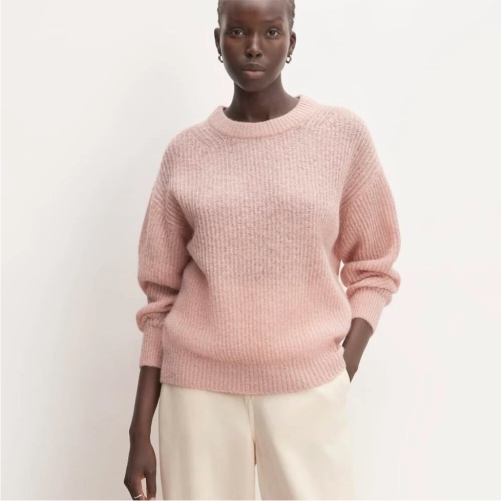 Everlane Alpaca Cocoon Crewneck in soft Pink